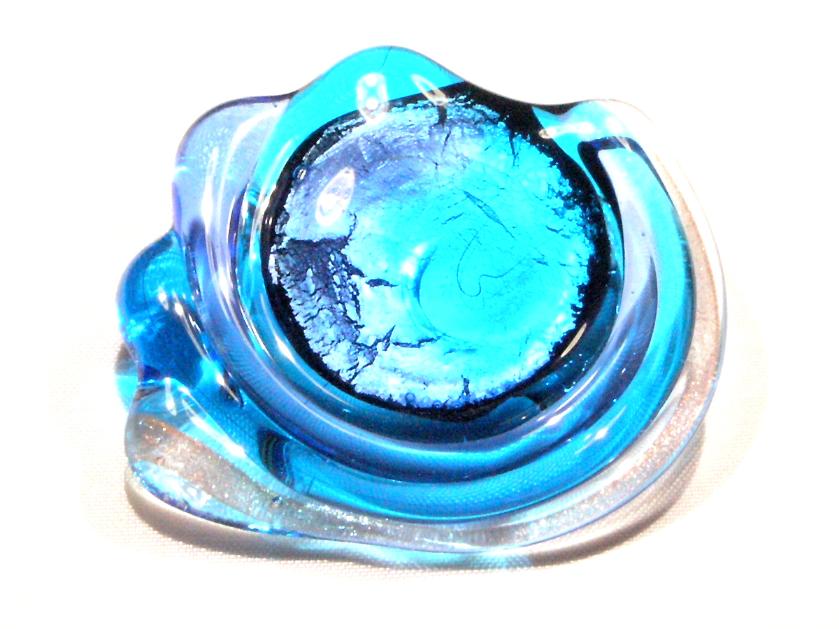 Midnight Sun Brosche blau